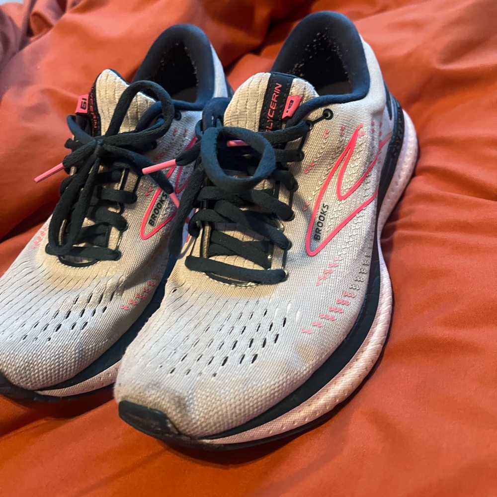 Brooks shoes women’s size 9